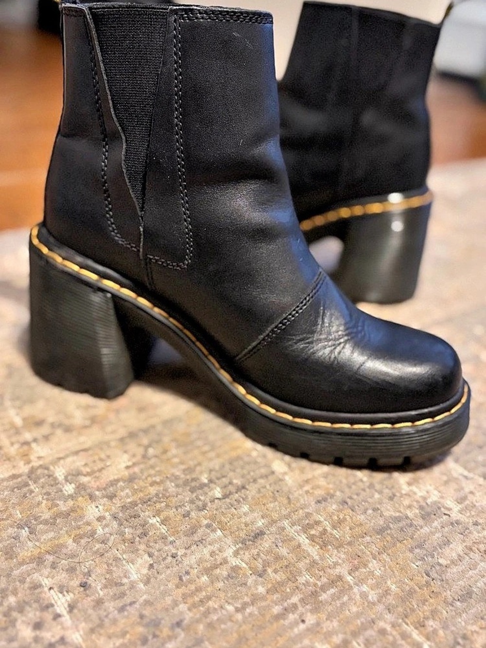 Dr. Martens Spence Leather Flared Heel Chelsea Boots Black - Picture 5 of 11